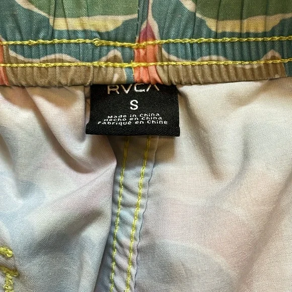 RVCA elastic waist shorts with psychedelic crazy pattern men’s small - Picture 5 of 7